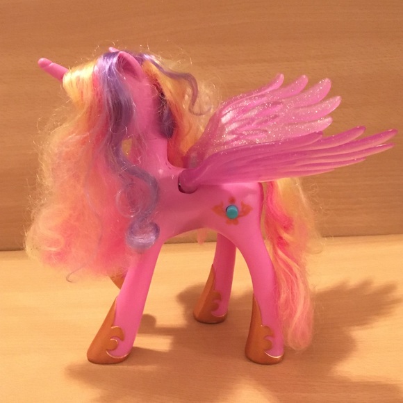 Talking Princess Cadance Wedding Day MLP Light Up Wings My Little Pony Sings - Picture 3 of 6